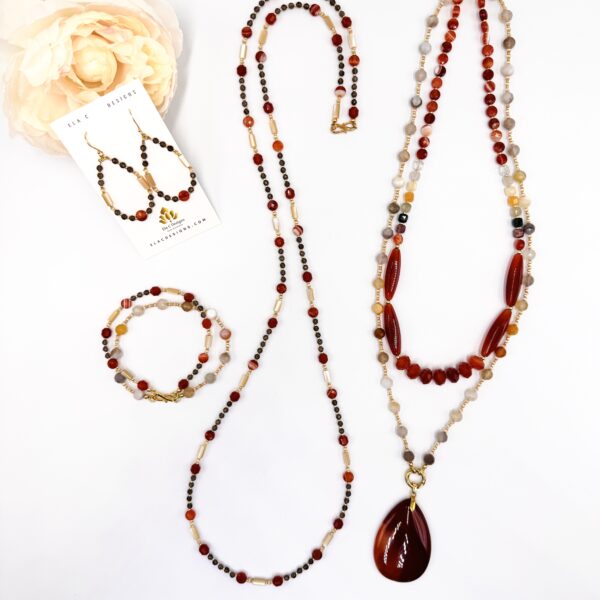 Velvet Radiance - Collection with Agate and Quartz on Gold